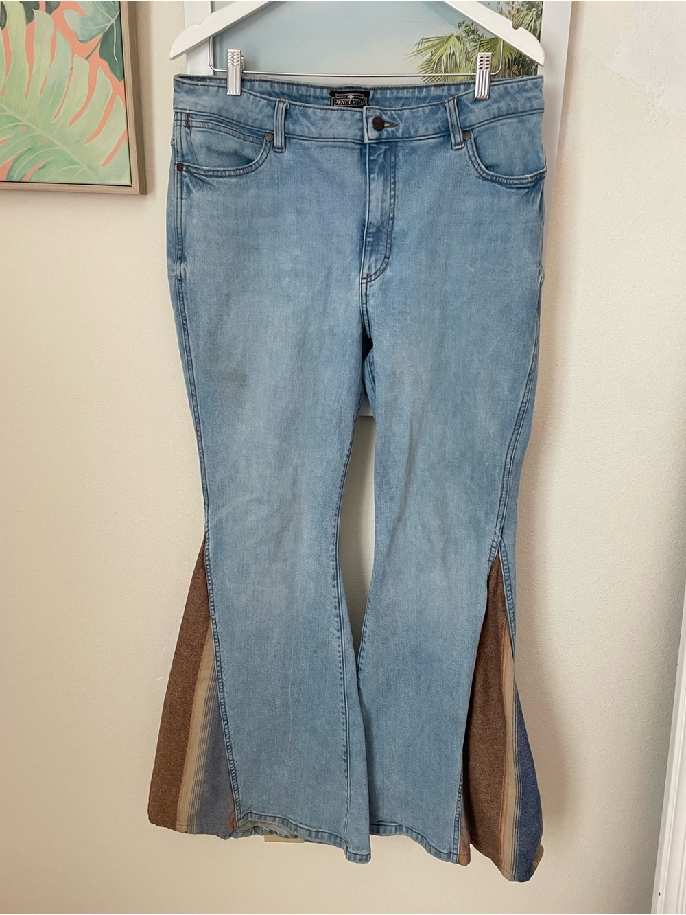 Wrangler X Pendelton Women's Trumpet Flare Jean in Light Wash Denim Size 32 Rare - Picture 4 of 16